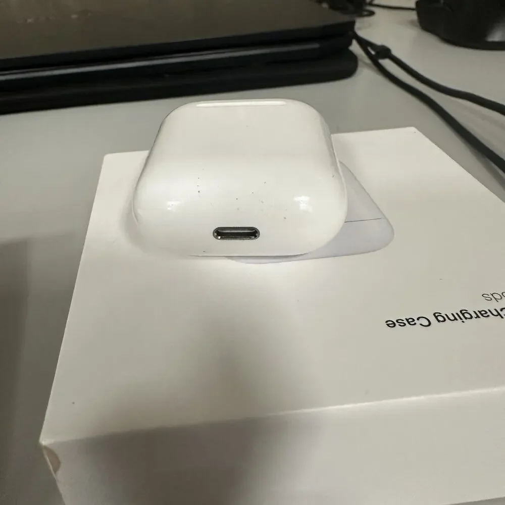 Apple Wireless Charging Case for Airpods Model A1938 1st-2nd Gen White